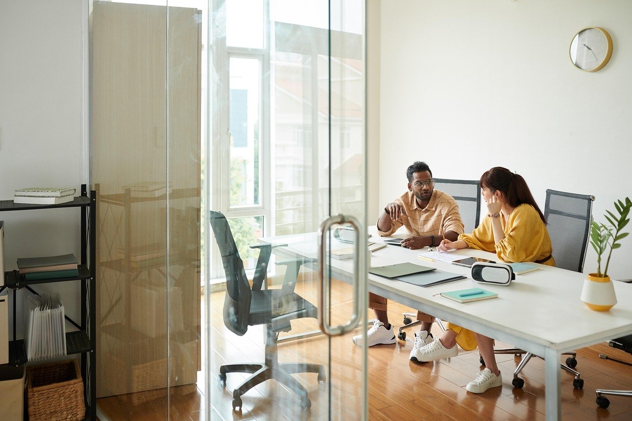 meeting-room-8617388_1280